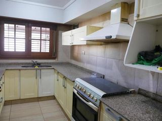 Foto 4 de Casa en venta - 3 Dormitorios 2 -Cocheras - 450Mts2 - General Roca
