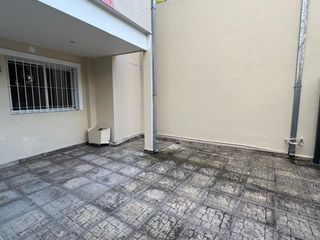 Foto 2 de Buen Chalet/Duplex de 3 amb. en alquiler en Carapachay!!