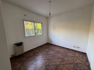 Foto 11 de Buen Chalet/Duplex de 3 amb. en alquiler en Carapachay!!