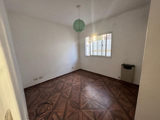 Foto 8 de Buen Chalet/Duplex de 3 amb. en alquiler en Carapachay!!