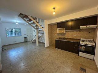 Foto 4 de Buen Chalet/Duplex de 3 amb. en alquiler en Carapachay!!
