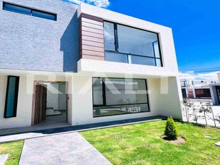 Foto 1 de Casa por estrenar en venta La Primavera-Cumbaya