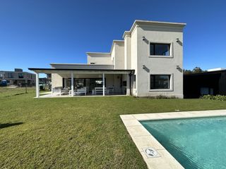 Foto 1 de Moderna casa en alquiler temporal