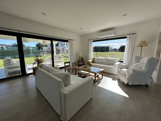 Foto 5 de Moderna casa en alquiler temporal