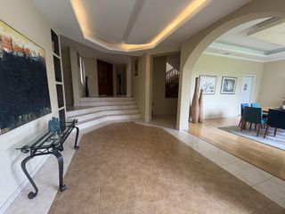 Foto 4 de CASA EN VENTA O RENTA CUMBAYA URB. LUJO