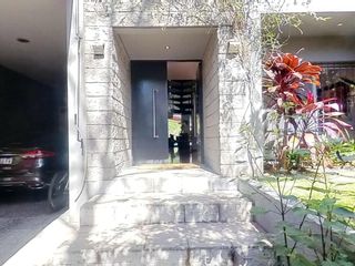 Foto 3 de CASA CON JARDÍN Y PILETA VICENTE LOPEZ