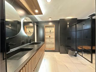 Foto 4 de Exclusiva Casa de 3 Niveles en el Corazón de El Poblado