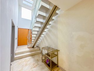 Foto 9 de Exclusiva Casa de 3 Niveles en el Corazón de El Poblado