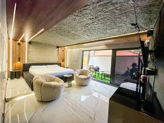 Foto 1 de Exclusiva Casa de 3 Niveles en el Corazón de El Poblado