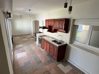 Foto 7 de Casa en venta - 3 Dormitorios 1 Baño - Cochera - 300Mts2 - Ringuelet