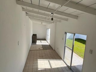 Foto 11 de Casa en venta - 3 Dormitorios 1 Baño - Cochera - 300Mts2 - Ringuelet