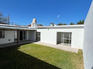 Foto 14 de Casa en venta - 3 Dormitorios 1 Baño - Cochera - 300Mts2 - Ringuelet