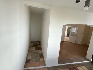 Foto 9 de Casa en venta - 3 Dormitorios 1 Baño - Cochera - 300Mts2 - Ringuelet