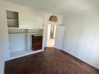 Foto 5 de Casa en venta - 3 Dormitorios 1 Baño - Cochera - 300Mts2 - Ringuelet