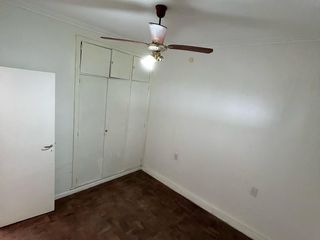 Foto 4 de Casa en venta - 3 Dormitorios 1 Baño - Cochera - 300Mts2 - Ringuelet