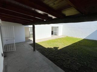 Foto 12 de Casa en venta - 3 Dormitorios 1 Baño - Cochera - 300Mts2 - Ringuelet
