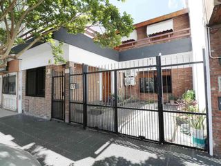 Foto 1 de VENTA HERMOSA CASA 5 AMB. V. PUEYRREDÓN