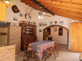 Foto 17 de Casa con amplio parque y pileta en venta - Gonnet