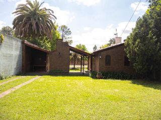 Foto 23 de Casa con amplio parque y pileta en venta - Gonnet