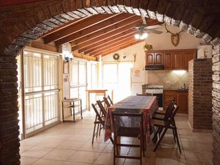 Foto 14 de Casa con amplio parque y pileta en venta - Gonnet