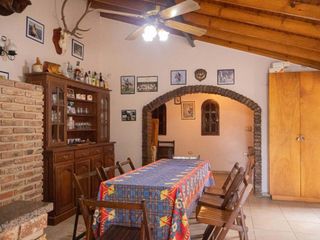 Foto 20 de Casa con amplio parque y pileta en venta - Gonnet