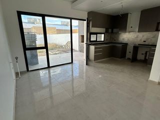 Foto 4 de Venta Duplex  Dos Dormitorios a estrenar en Centenario