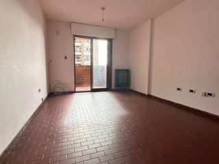 Foto 2 de ALQUILER!! 2 dorm / frente con balcon / muy amplio