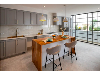 Foto 3 de Espectacular casa remodelada para venta en Santa Bárbara Alta
