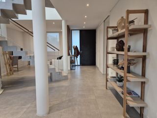 Foto 6 de Moderna casa al Lago en Venta en Los Castaños - Nordelta