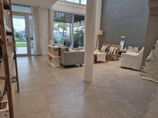 Foto 10 de Moderna casa al Lago en Venta en Los Castaños - Nordelta
