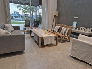 Foto 7 de Moderna casa al Lago en Venta en Los Castaños - Nordelta