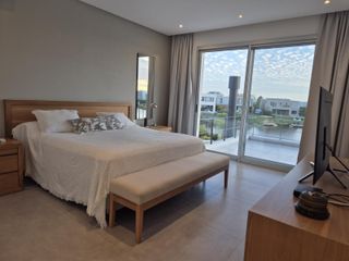 Foto 17 de Moderna casa al Lago en Venta en Los Castaños - Nordelta