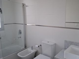 Foto 27 de Moderna casa al Lago en Venta en Los Castaños - Nordelta