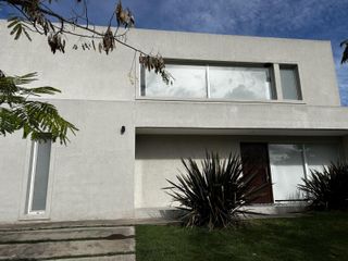 Foto 2 de Venta Casa Pilar del Este, Barrio Santa Guadalupe lote 402, Pilar
