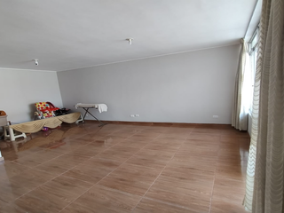 CASA DE 3 PISOS C/COCHERA EN BELLAVISTA - CALLAO