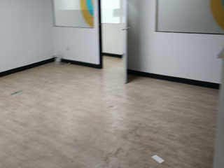 OFICINA Y CENTRO DE DISTRIBUCION COSTADO DEL AEROPUERTO