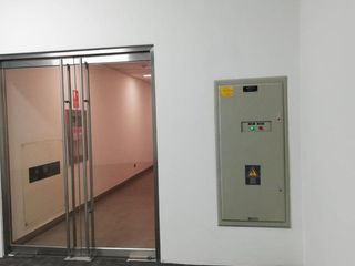 EXCELENTE OFICINA - AV. EL DERBY, SURCO - PISO 8
