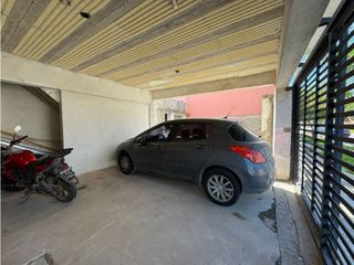 Foto 2 de Venta casa San benito dos dormitorios cochera doble y pileta.