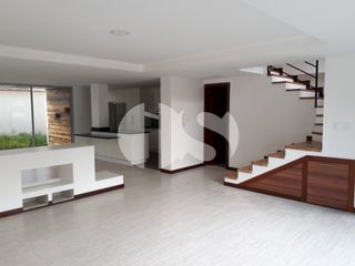 Foto 2 de CASA EN VENTA SECTOR CHALLUABAMABA, CUENCA