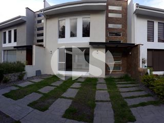 Foto 1 de CASA EN VENTA SECTOR CHALLUABAMABA, CUENCA