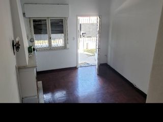 Foto 2 de Chalet en Alquiler Villa Sarmiento / Moron (A034 1150)