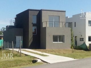 Foto 1 de JMR Propiedades | Los Arces - La Cañada | Casa en Alquiler