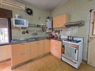 Foto 3 de Casa en zona de Roca y Adolfo de la Vega