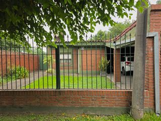 Foto 2 de Casa en zona de Roca y Adolfo de la Vega