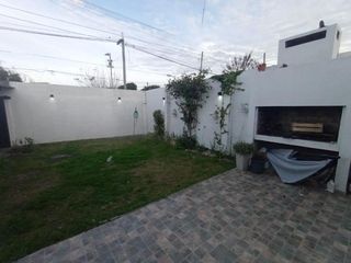 Foto 10 de Casa en venta - 3 Dormitorios 1 Baño - Cochera - Ringuelet