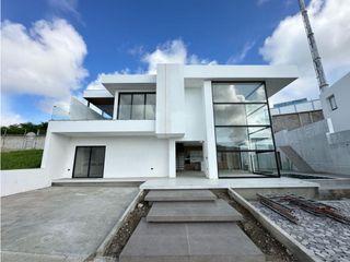 Foto 3 de CASA DE LUJO EN PREVENTA EN URBANIZACIÓN CIUDAD DEL MAR - MANTA