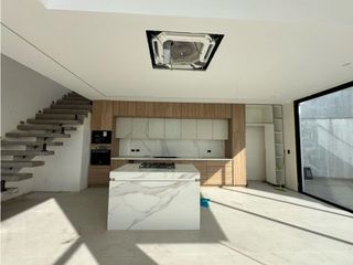 Foto 16 de CASA DE LUJO EN PREVENTA EN URBANIZACIÓN CIUDAD DEL MAR - MANTA