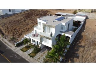 Foto 1 de CASA DE LUJO AMOBLADA FRENTE AL MAR EN CIUDAD DEL MAR - MANTA