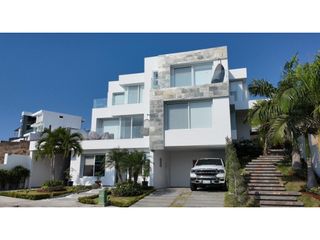 Foto 2 de CASA DE LUJO AMOBLADA FRENTE AL MAR EN CIUDAD DEL MAR - MANTA