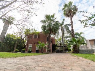 Foto 7 de VENTA CASA CON PILETA CUATRO DORMITORIOS EN FUNES
